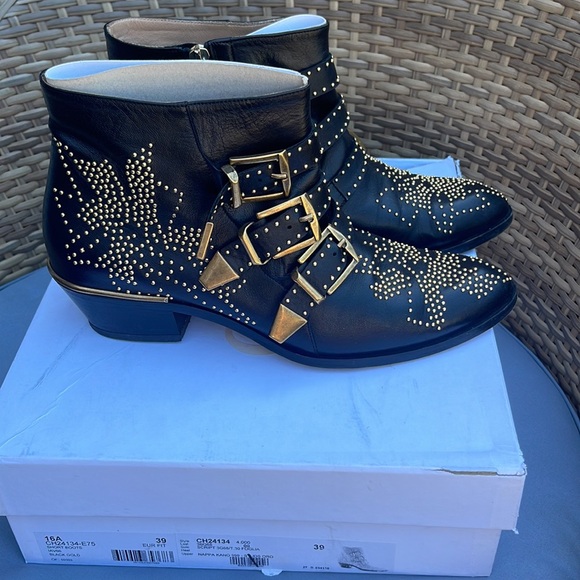 Chloe short boots in black gold - Picture 2 of 9